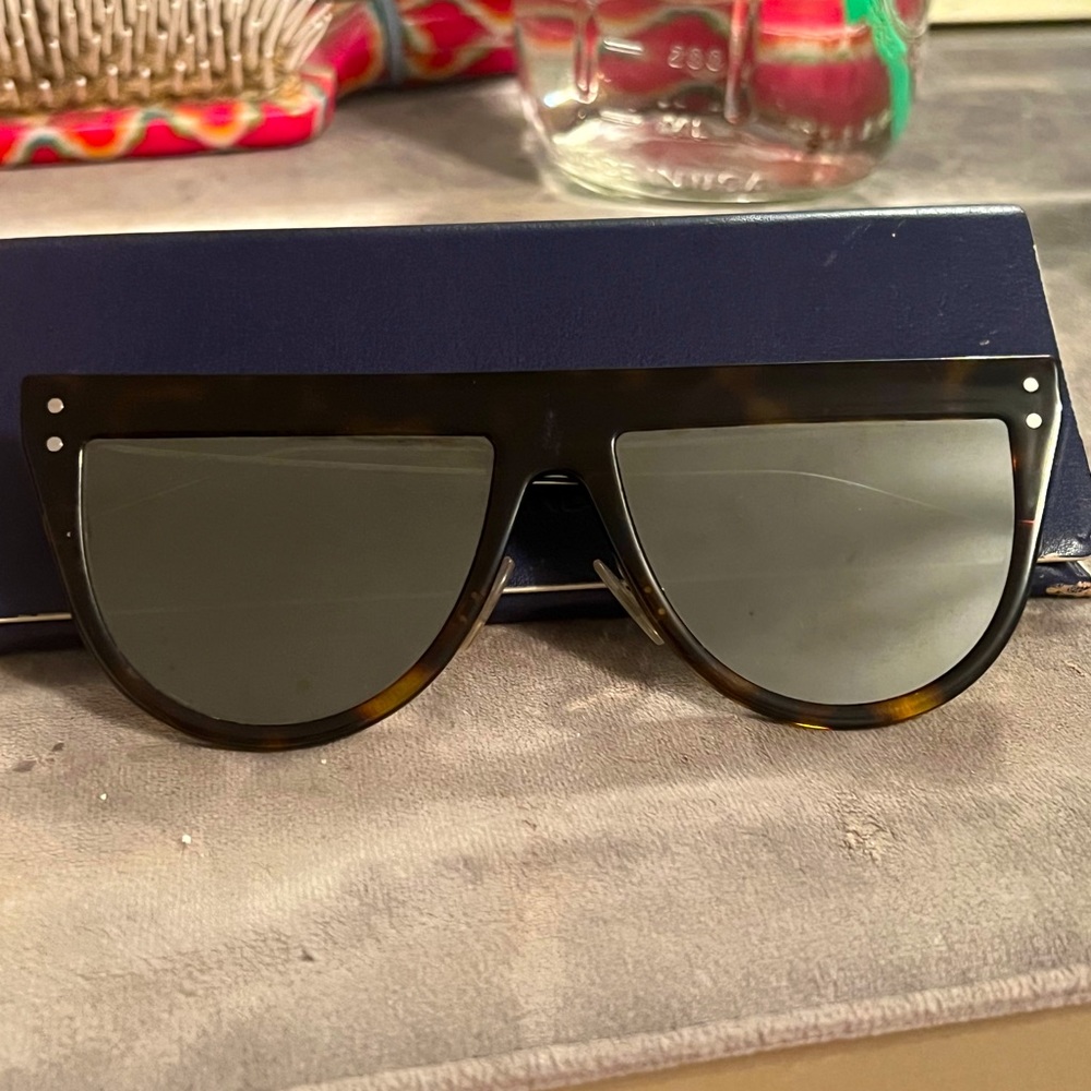 Mirrored tortoise flat frame Fendi sunglasses-worn once
